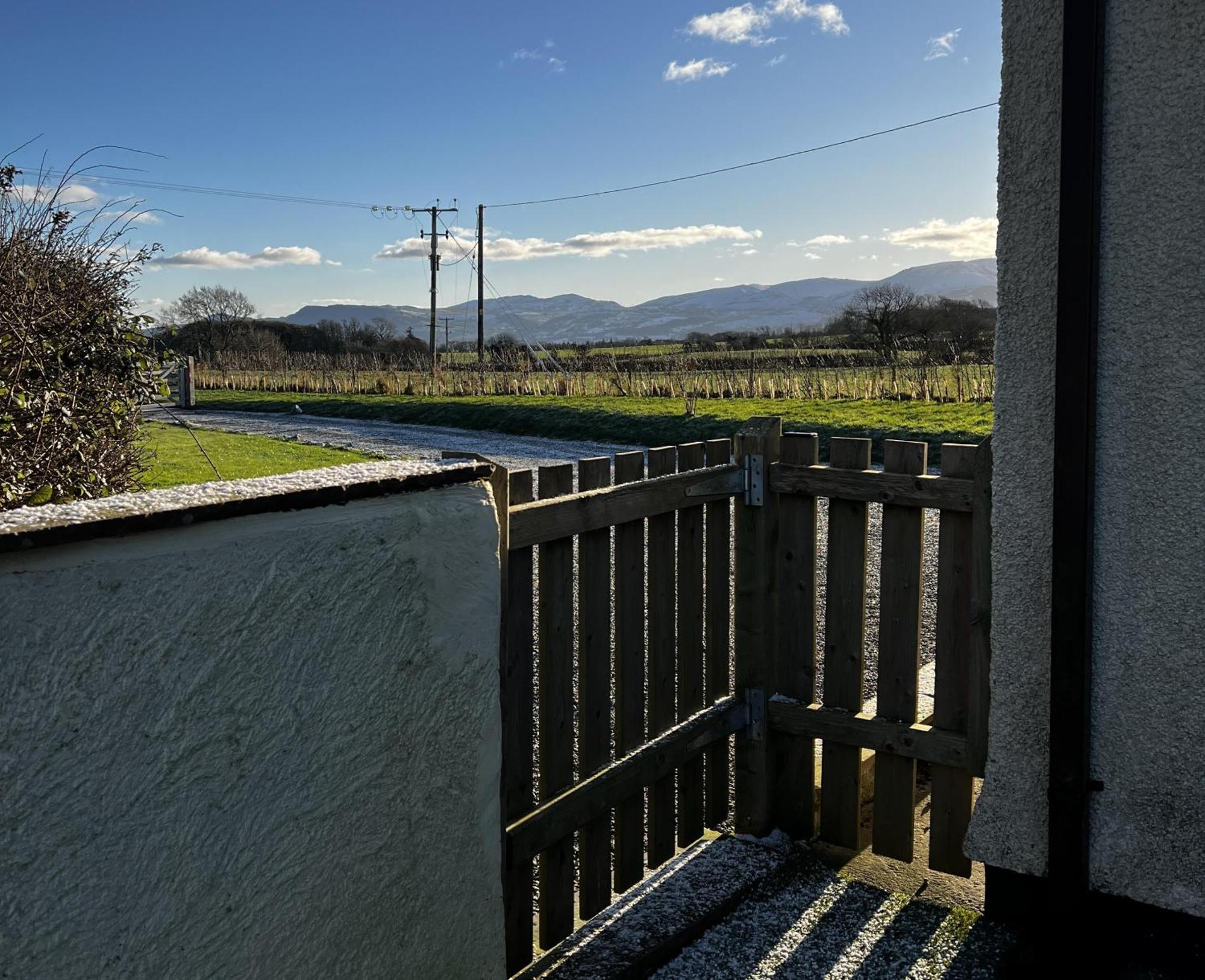 3 Bed Detached Cottage- Log Burner Mountain Views Beaumaris Esterno foto
